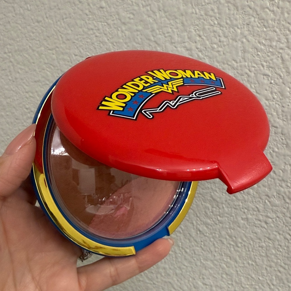 MAC Wonder Woman - Pink Power - NEW (no box)